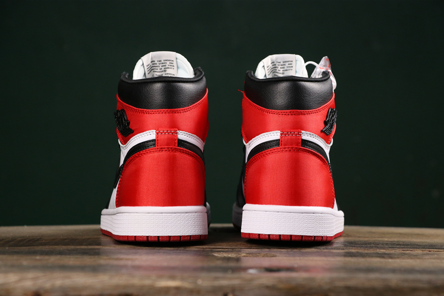 Air Jordan 1 Retro High Satin Black Toe