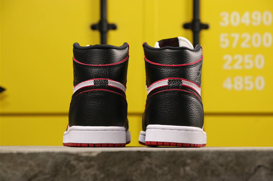 Air Jordan 1 High Bloodline