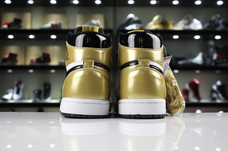 Air Jordan 1 High Gold Toe Top 3