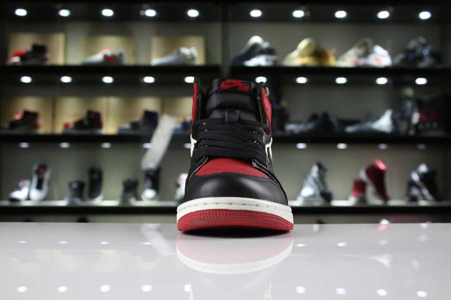 Air Jordan 1 Retro High Bred Toe