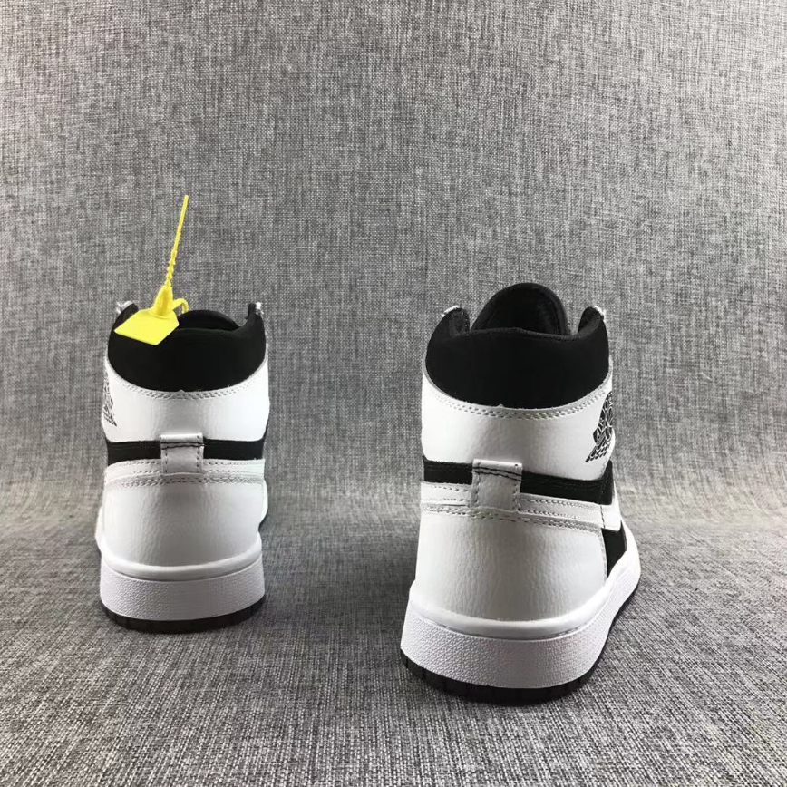 Air Jordan 1 Retro Mid Tuxedo