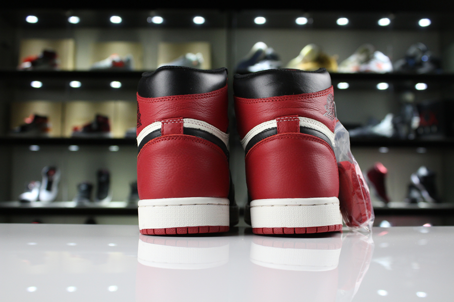 Air Jordan 1 Retro High Bred Toe