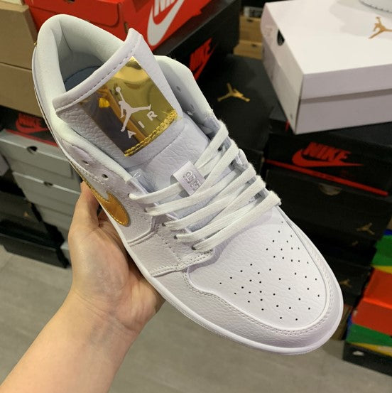 Air Jordan 1 Low Platinum Hook