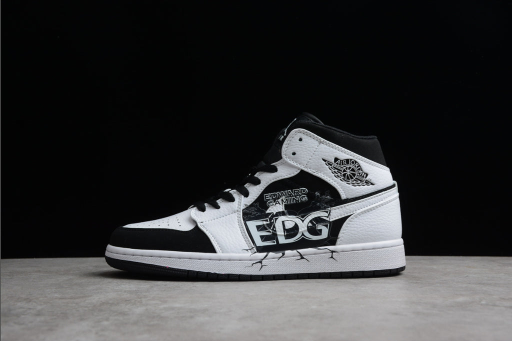 Air Jordan 1 Mid Tuxedo
