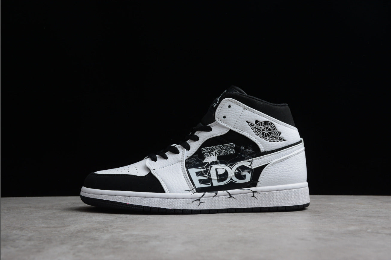 Air Jordan 1 Mid Tuxedo