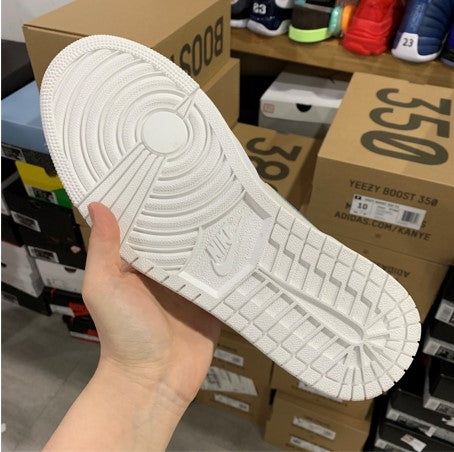 Air Jordan 1 Mid Paris