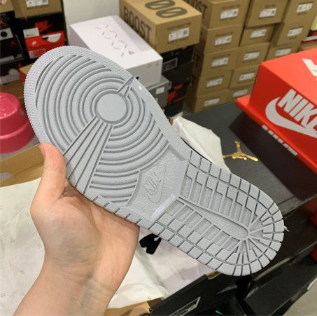 Air Jordan 1 Mid Light Smoke Grey