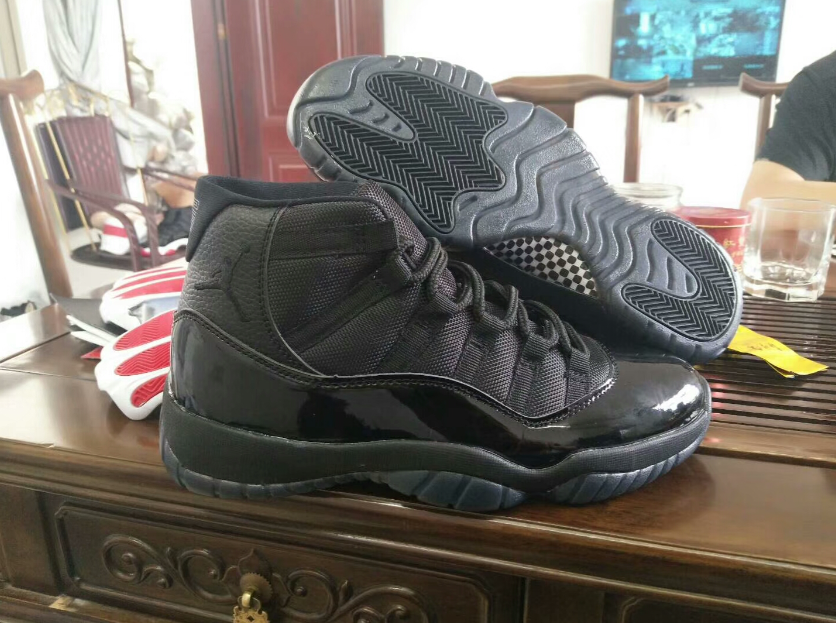 Air Jordan 11 Full Black