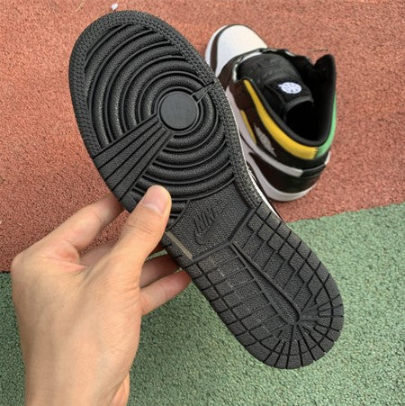 Air Jordan 1 Mid Quai 54 Four-Color Mandarin