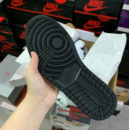 Air Jordan 1 Mid Black And White Reverse