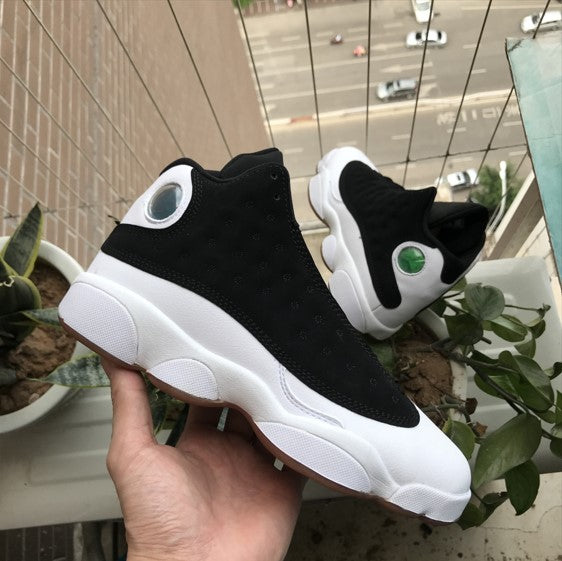 Air Jordan 13 Black White