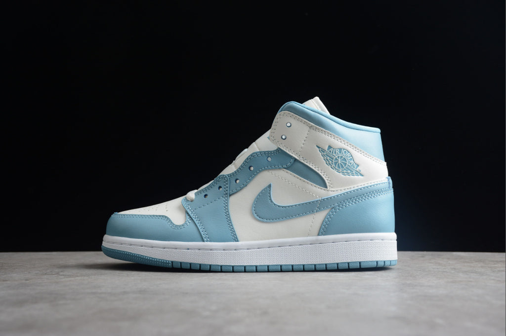 Air Jordan 1 Mid UNC 2022