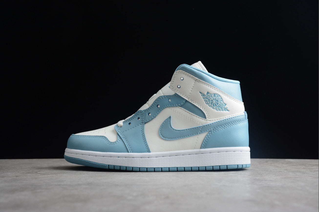 Air Jordan 1 Mid UNC 2022
