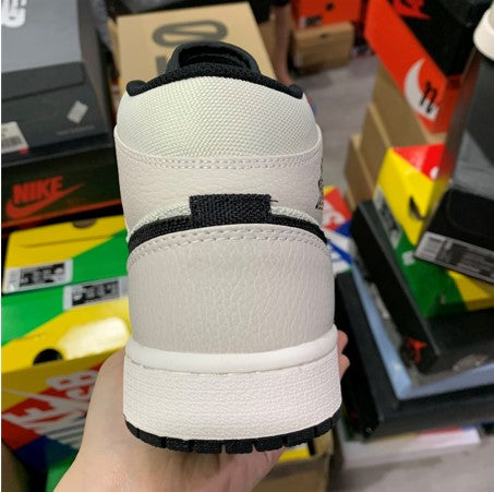 Air Jordan 1 Mid SE Light Bone
