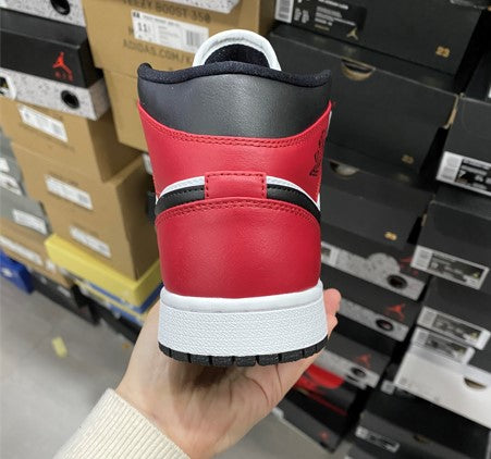 Air Jordan 1 Mid Black Red