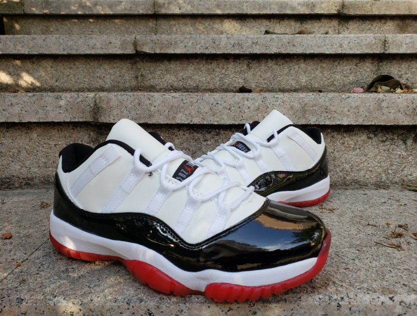 Air Jordan 11 Low Concord Bred