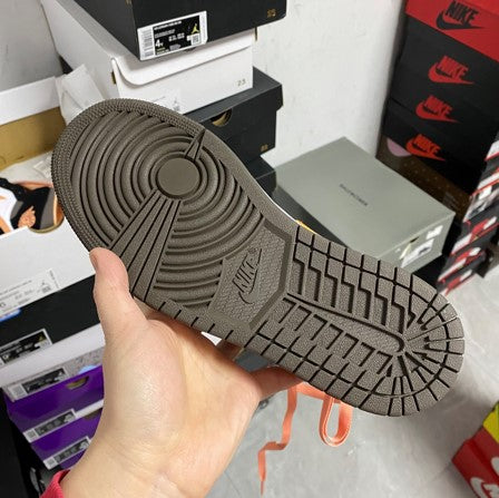 Air Jordan 1 Mid Black Pink Peach