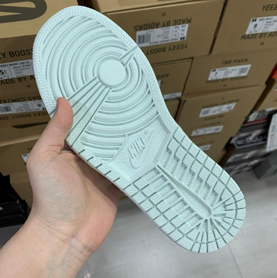 Air Jordan 1 Low “SPRUCE AURA”
