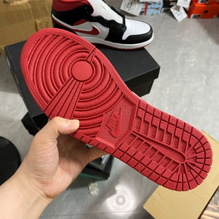 Air Jordan 1 Mid Metallic Red