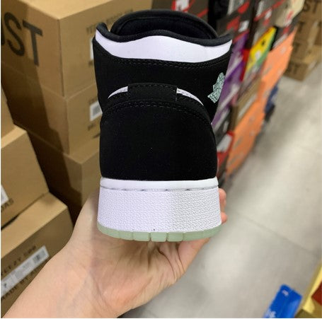 Air Jordan 1 Mid SE Panda Splashing