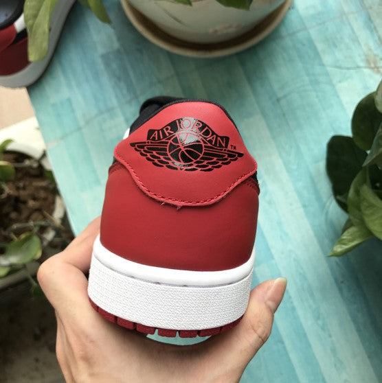 Air Jordan 1 High Black Toe