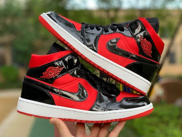 Air Jordan 1 Mid Black And Red Silk