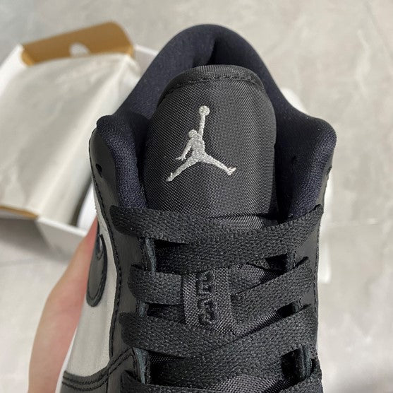 Air Jordan 1 Low “Metallic Silver”