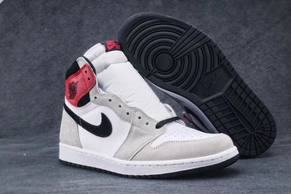 Air Jordan 1 High Light Smoke Grey