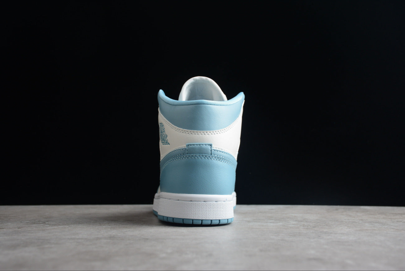 Air Jordan 1 Mid UNC 2022