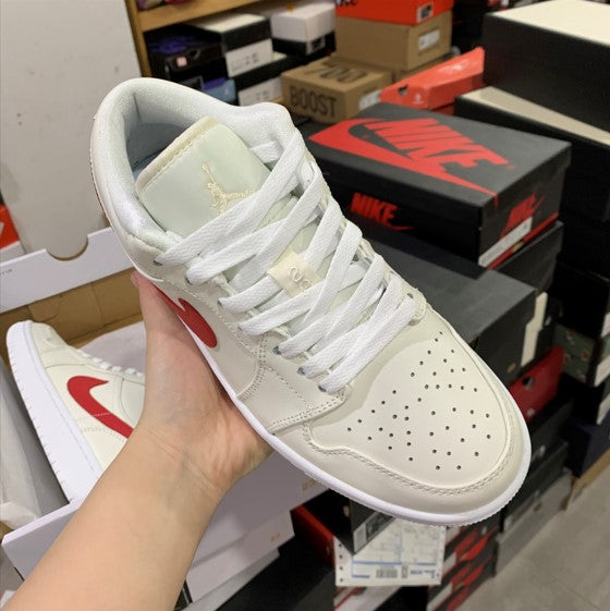 Air Jordan 1 Low “University Red”