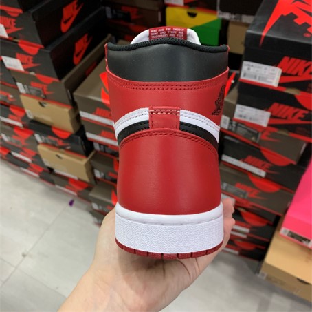 Air Jordan 1 OG Chicago Red White