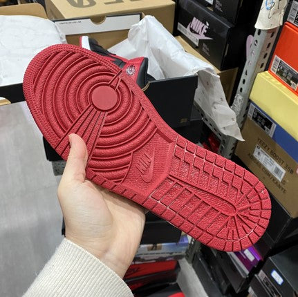 Air Jordan 1 Mid Banned
