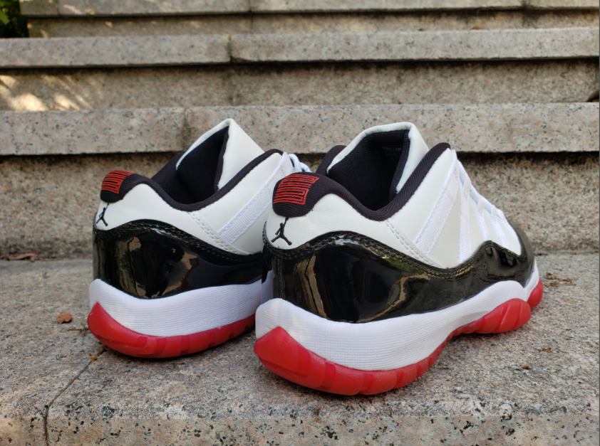 Air Jordan 11 Low Concord Bred