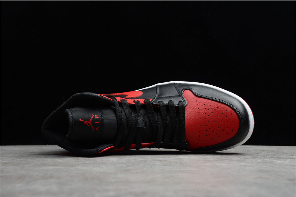 Air Jordan 1 Mid “Bred”