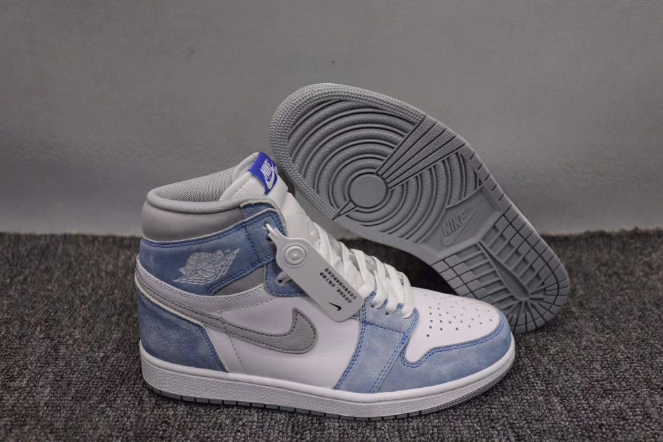 Air Jordan 1 Retro High Hyper Royal