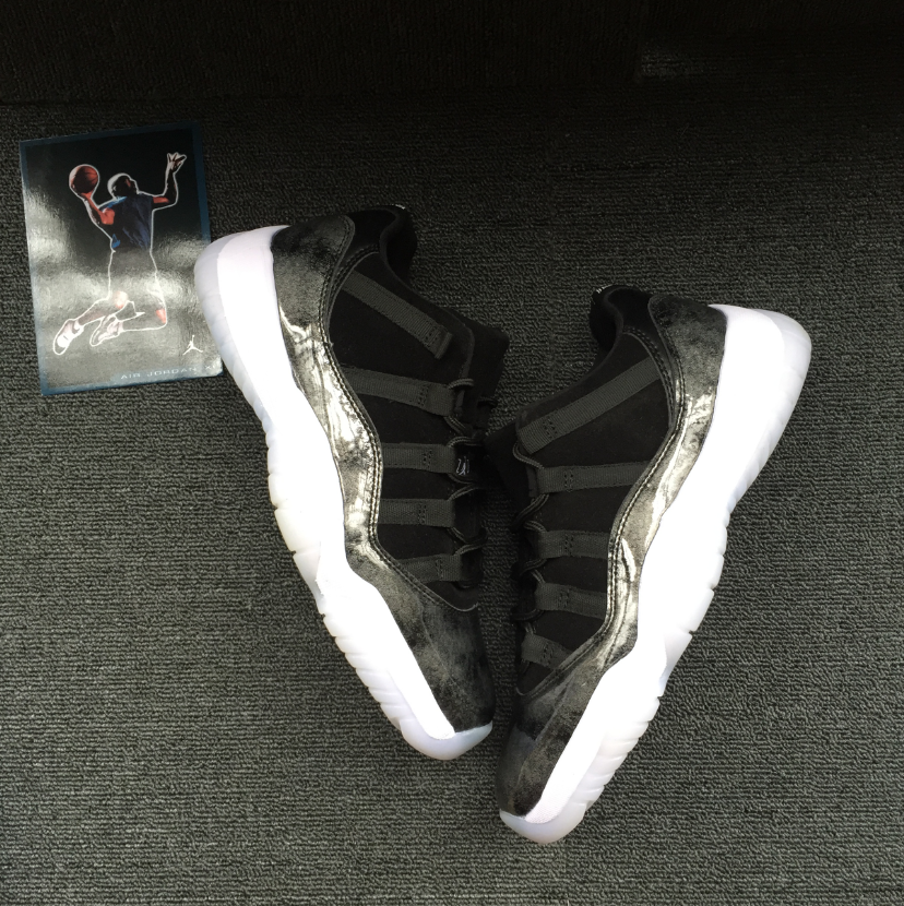 Air Jordan 11 Low Barons