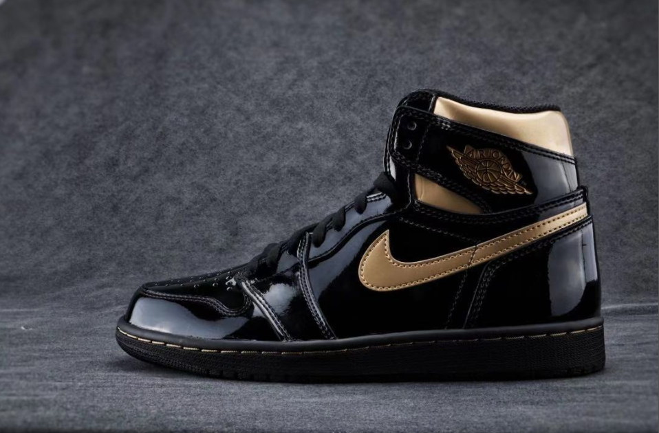 Air Jordan 1 High OG Black Metallic Gold