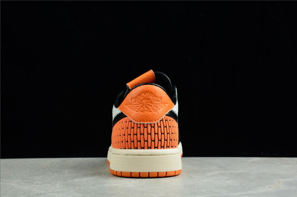 Air Jordan 1 Retro Low Flyknit