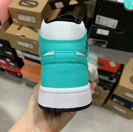 Air Jordan 1 Mid SE Fresh Lake Green