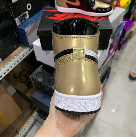 Air Jordan 1 Gold Toe
