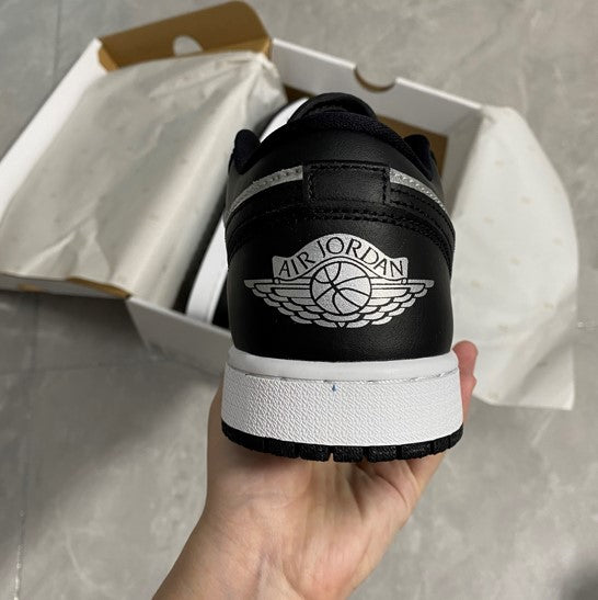 Air Jordan 1 Low “Metallic Silver”