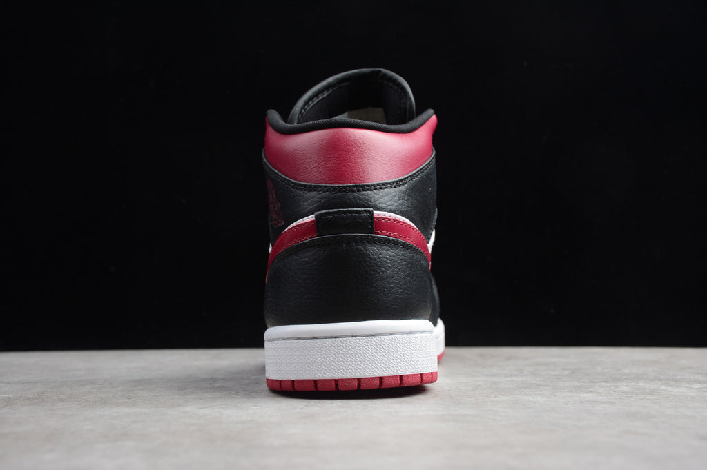 Air Jordan 1 Mid 'Bred Toe'