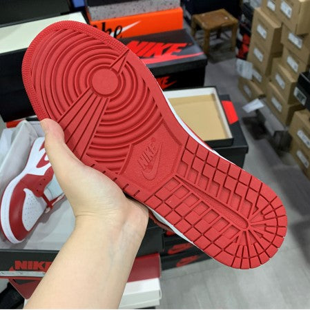 Air Jordan 1 Chicago Black Toe