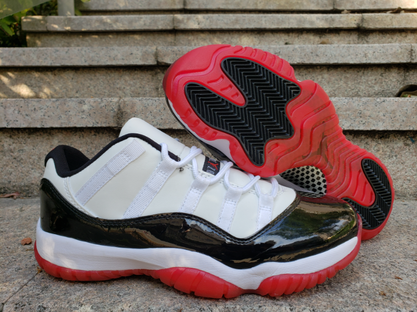 Air Jordan 11 Low Concord Bred