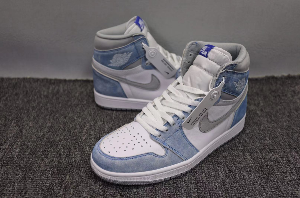 Air Jordan 1 Retro High Hyper Royal