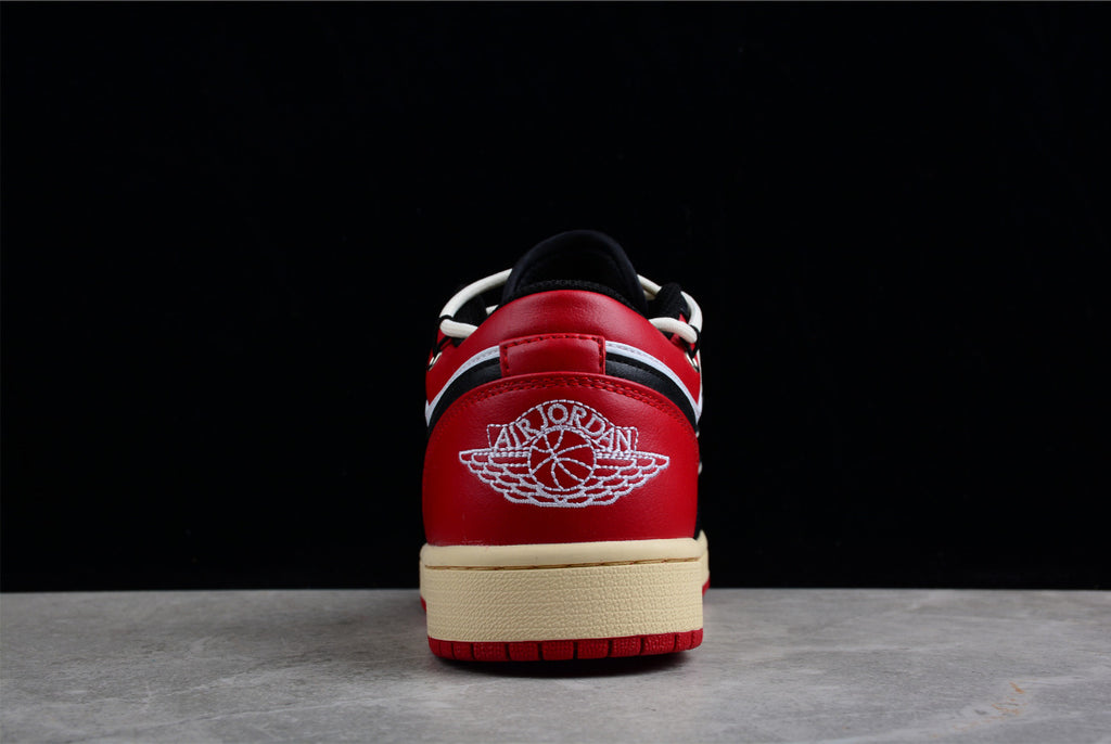Air Jordan 1 Low Bred Toe