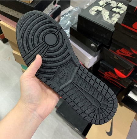 Air Jordan 1 Mid Reverse Black Red