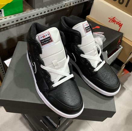 Air Jordan 1 Mid Black And White Oreo