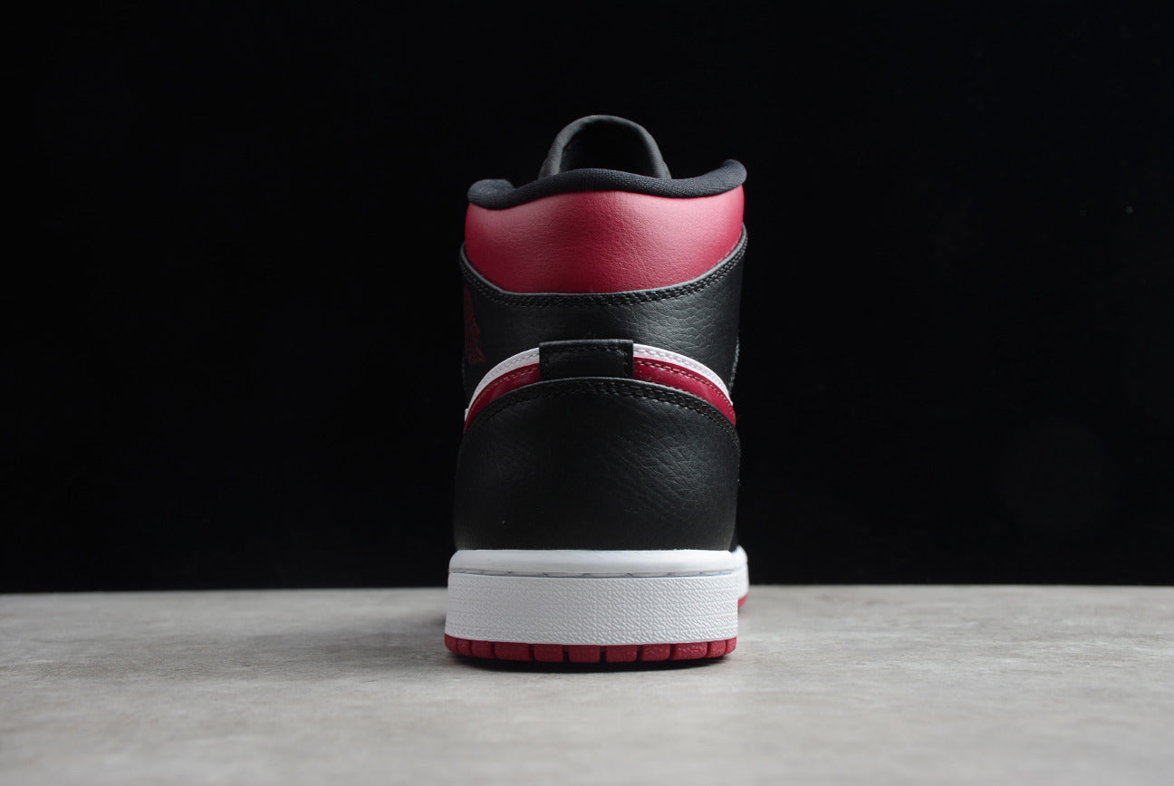 Air Jordan 1 Mid Bred Toe