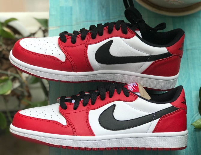 Air Jordan 1 Low OG Chicago